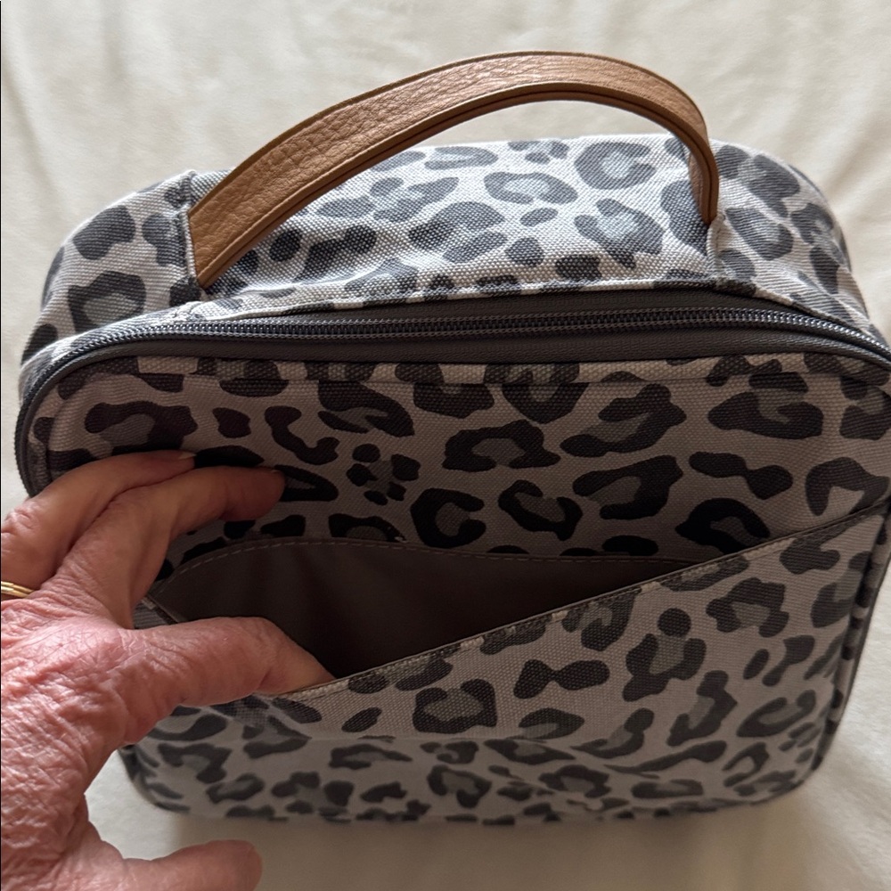 Pottery Barn teen insulated lunch box with insulated bottle - Picture 2 of 16